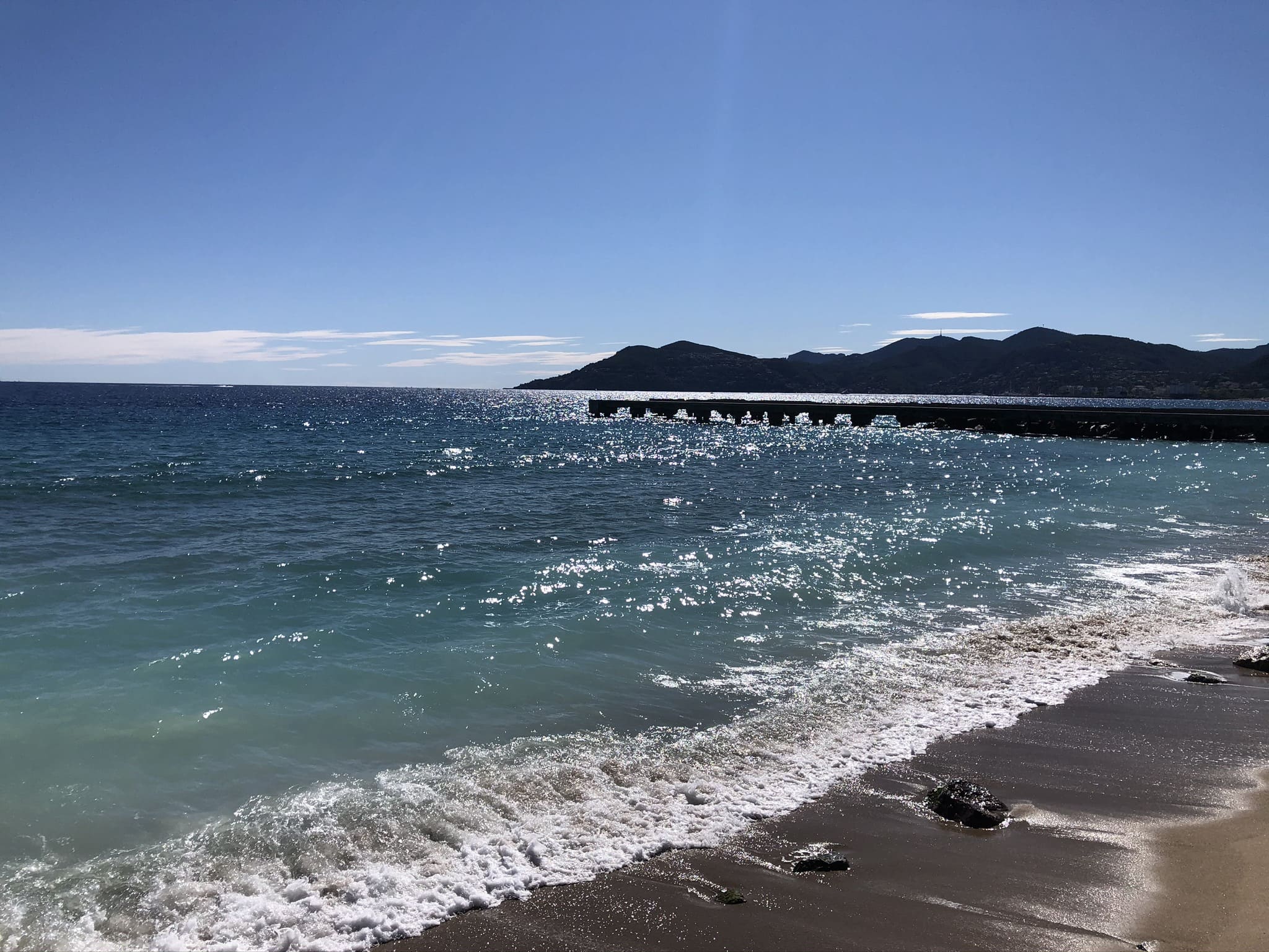 Le bord de mer à Cannes, France